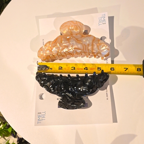 ⭐️ Time and Tru Woman's Large Croissant Claw Clips ( 2 ) - Picture 9 of 11